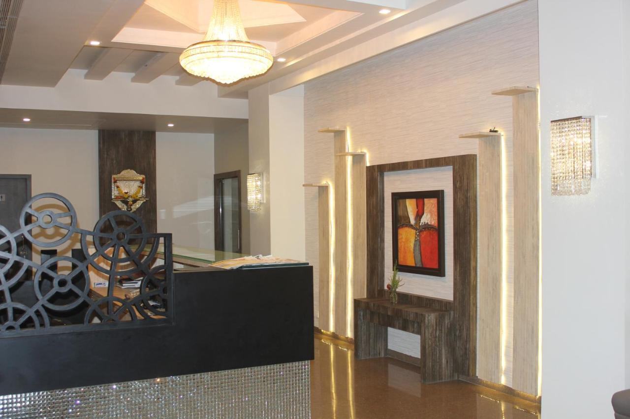 Nimantran Hotel Navi Mumbai Buitenkant foto