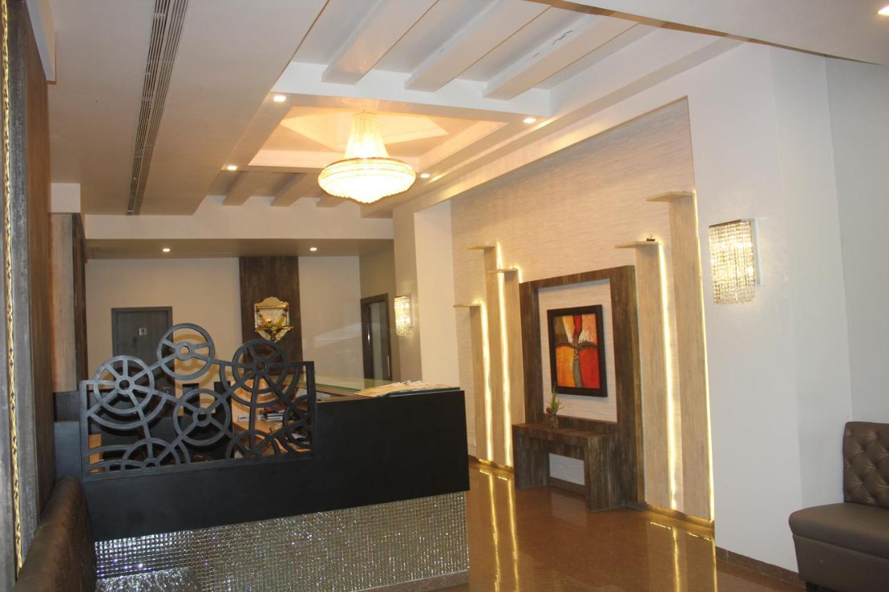 Nimantran Hotel Navi Mumbai Buitenkant foto