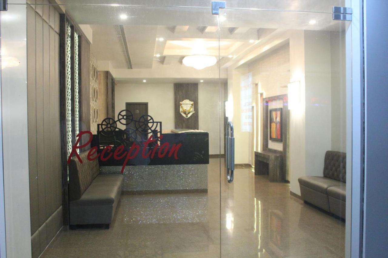 Nimantran Hotel Navi Mumbai Buitenkant foto