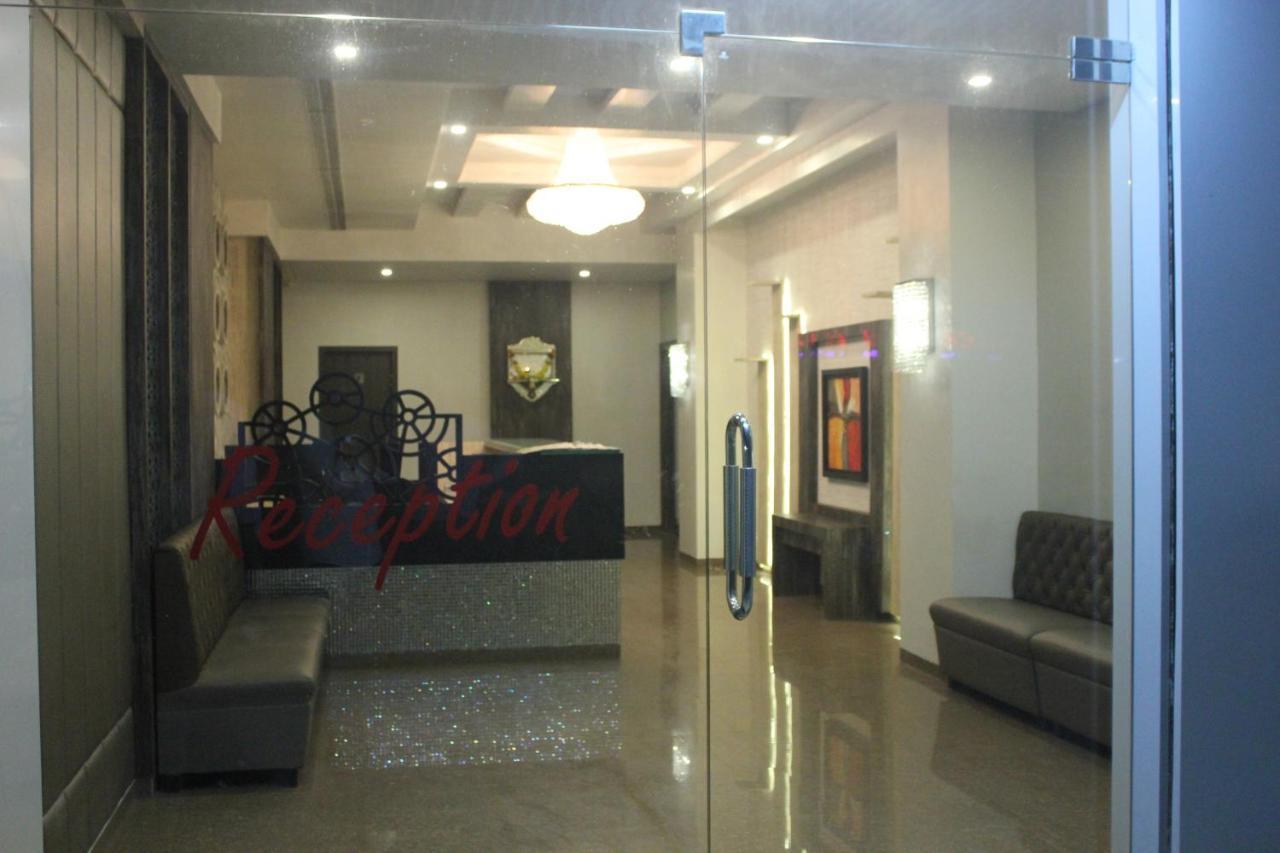 Nimantran Hotel Navi Mumbai Buitenkant foto