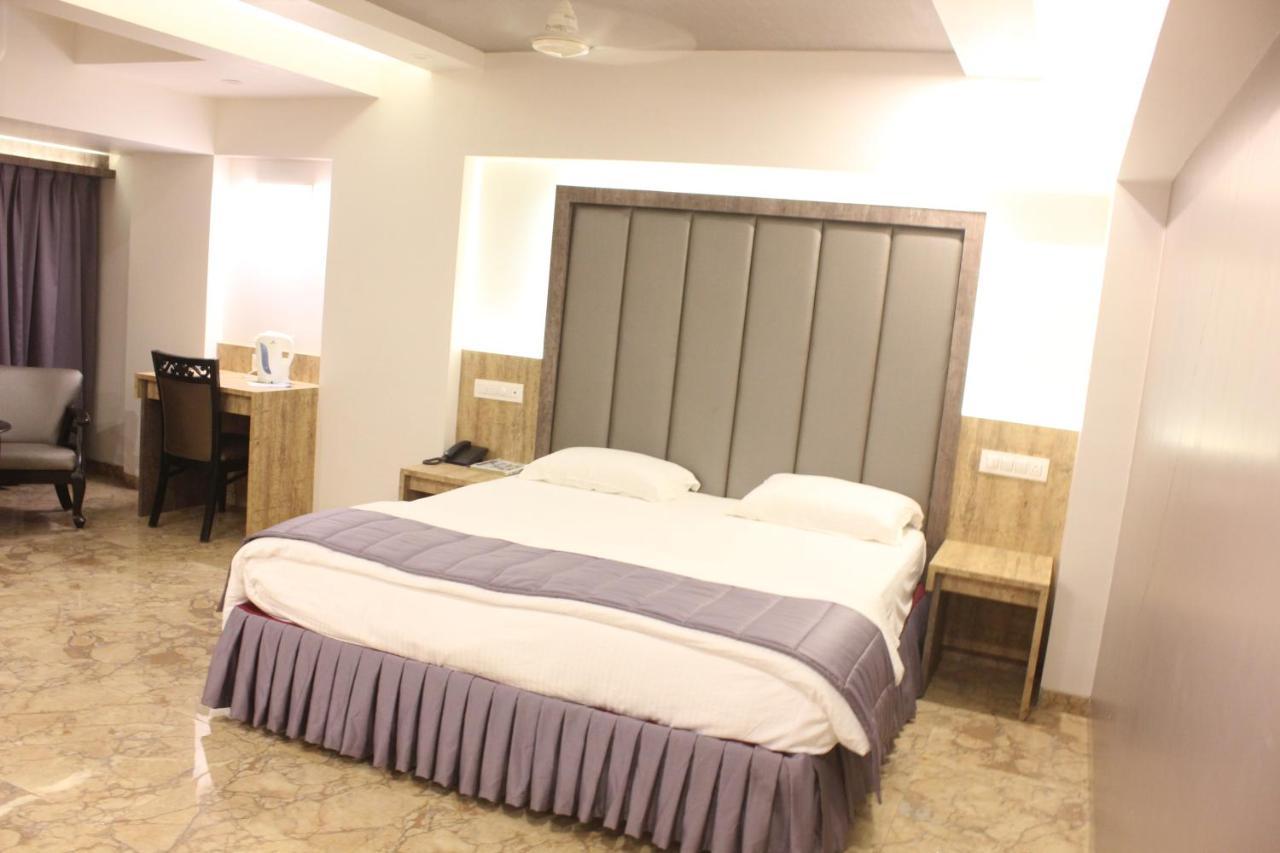 Nimantran Hotel Navi Mumbai Buitenkant foto
