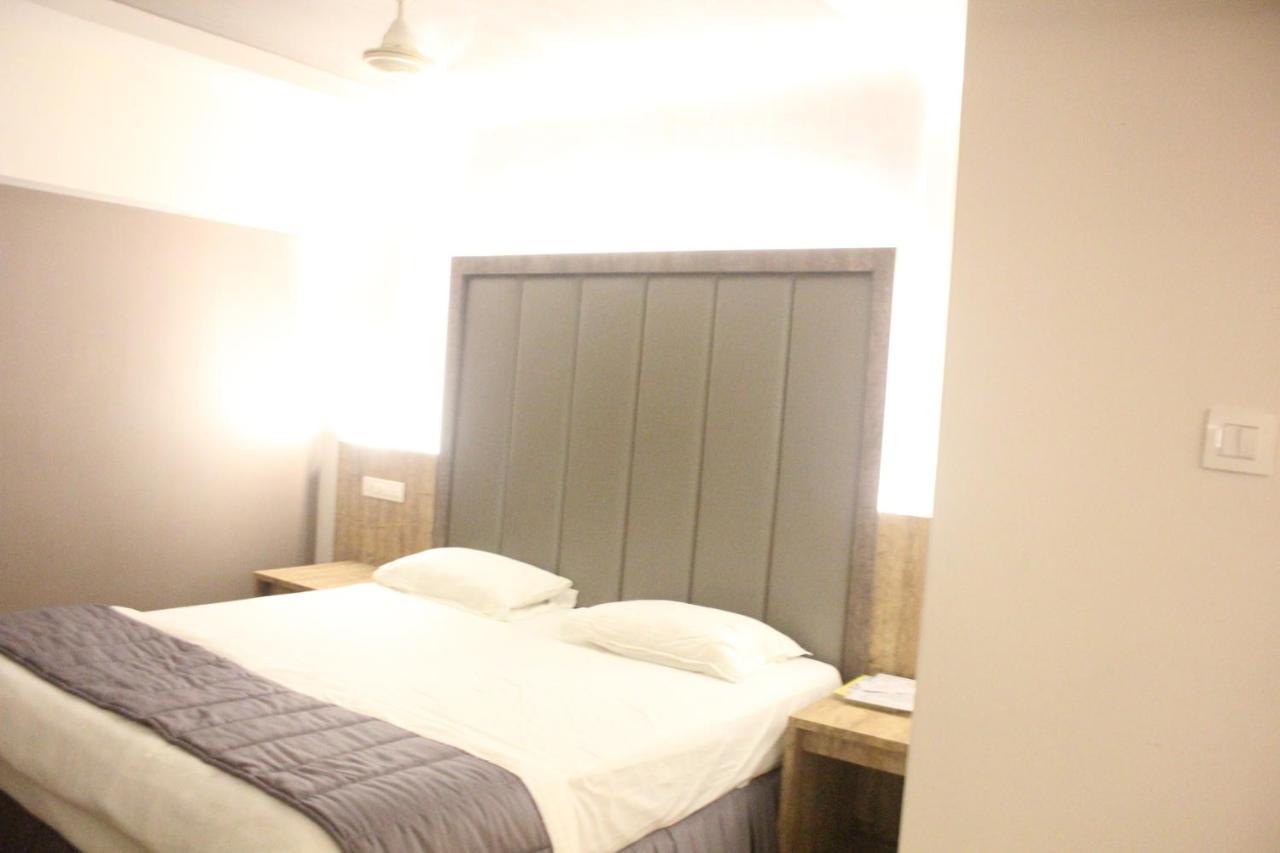 Nimantran Hotel Navi Mumbai Buitenkant foto