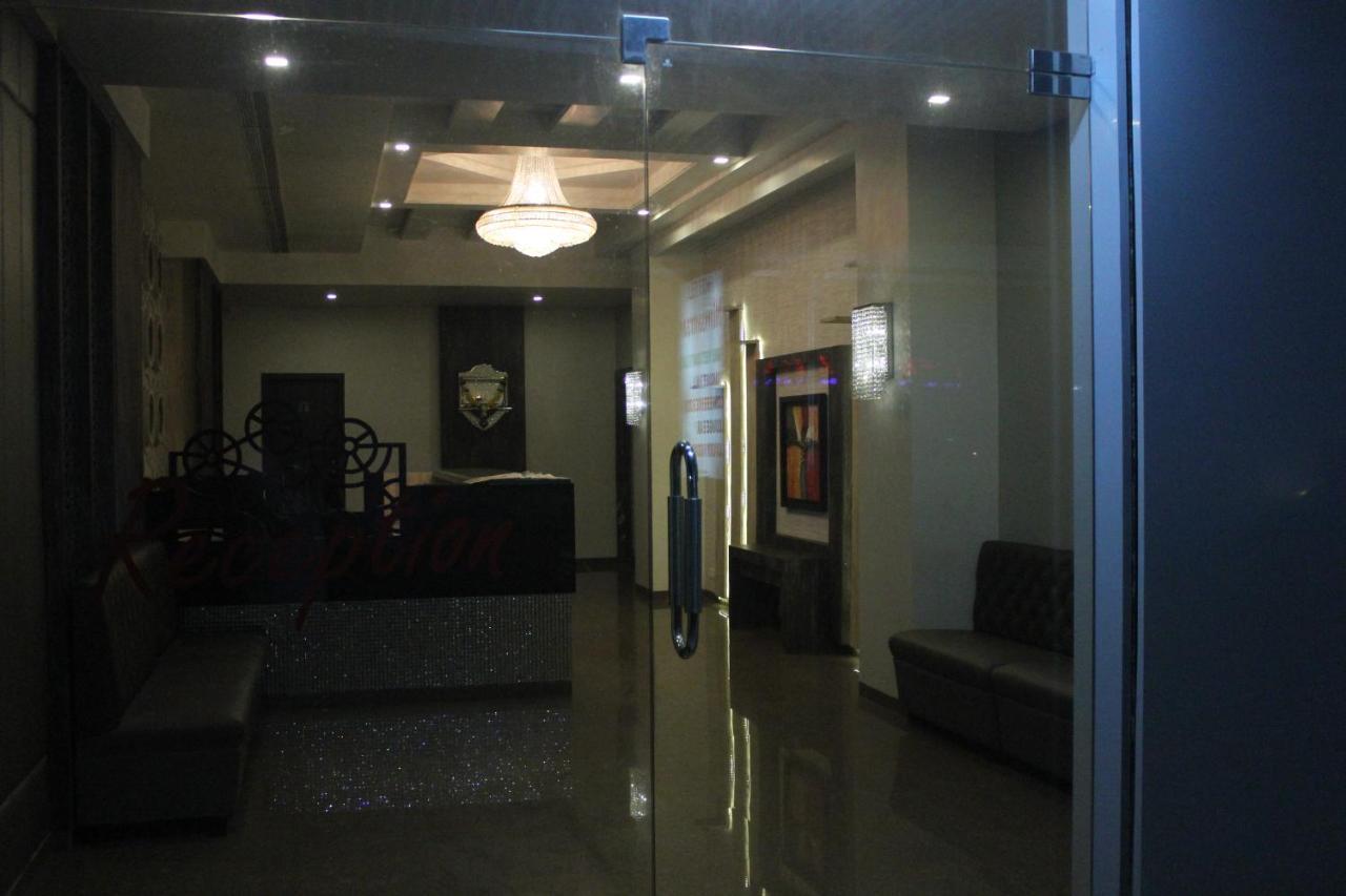 Nimantran Hotel Navi Mumbai Buitenkant foto