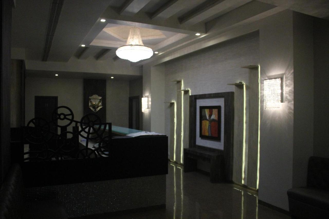 Nimantran Hotel Navi Mumbai Buitenkant foto