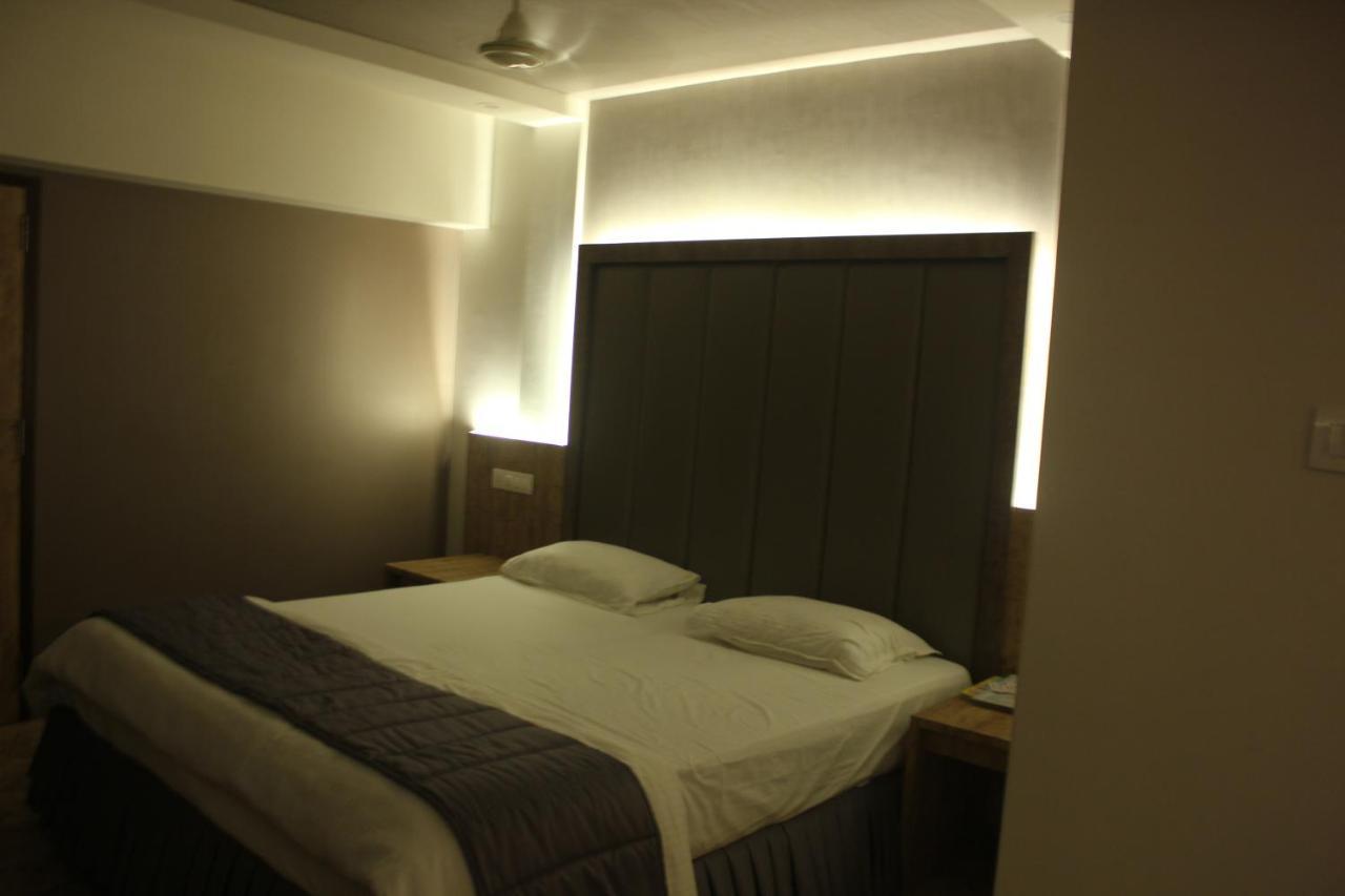 Nimantran Hotel Navi Mumbai Buitenkant foto