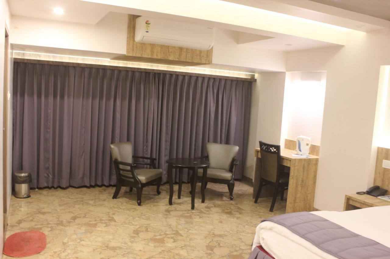 Nimantran Hotel Navi Mumbai Buitenkant foto